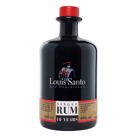 Vorderseite mit Beschriftung des Louis Santo Premium Rum 18 Jahre mit einer Silbermedaille um den Flaschenhals hängend