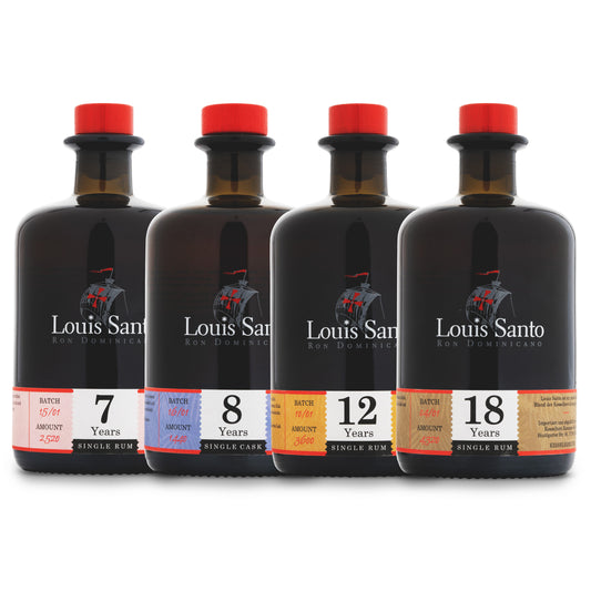 Louis Santo Rum Flaschen der Jahrgänge 7, 8, 10, 12 und 18 in einer Reihe vor weissem Hintergrund stehend.